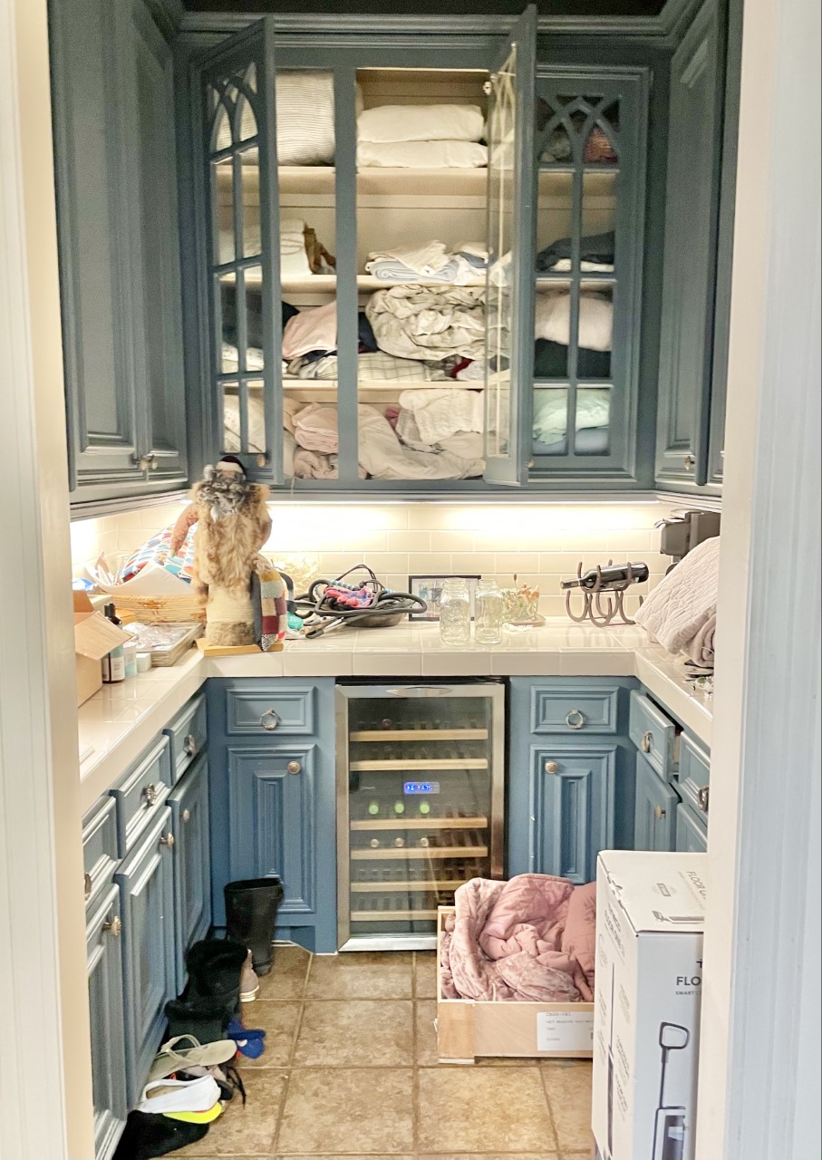 Tanglewood home organizing services - butler pantry before